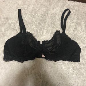 Victoria’s Secret lace bra 36C